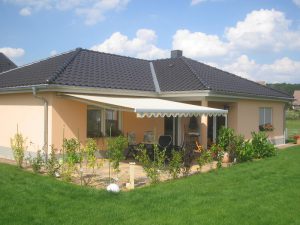 Winkelbungalow auf Bodenplatte, gebaut in Nieschütz