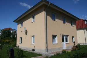 Kleine Stadt-Villa auf Bodenplatte gebaut in Radeburg