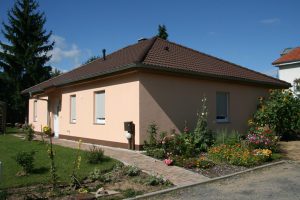 Bungalow auf Bodenplatte, massiv gebaut in Radeburg