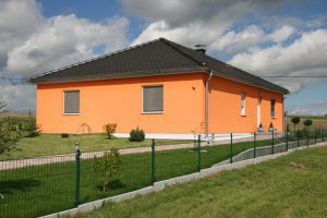 Winkelbungalow auf Bodenplatte, massiv gebaut in Steinbach bei Moritzburg