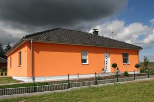 Winkelbungalow auf Bodenplatte, massiv gebaut in Steinbach bei Moritzburg