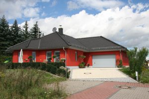 Winkelbungalow auf Bodenplatte, massiv gebaut in Steinbach bei Moritzburg