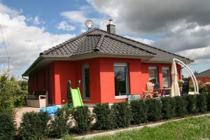 Winkelbungalow auf Bodenplatte, massiv gebaut in Steinbach bei Moritzburg