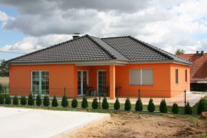 Winkelbungalow auf Bodenplatte, massiv gebaut in Steinbach bei Moritzburg