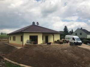 Winkelbungalow auf Bodenplatte, gebaut in Löthain.