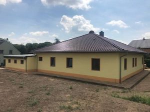 Winkelbungalow auf Bodenplatte, gebaut in Löthain.